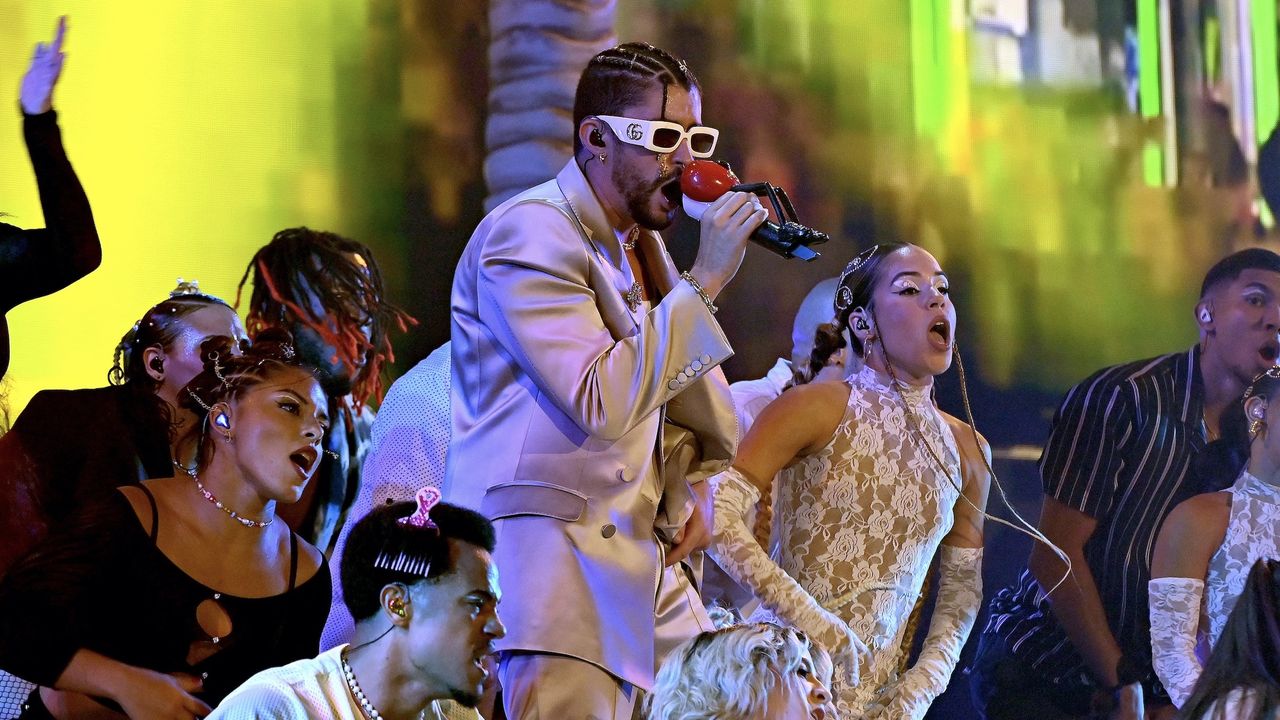 Watch 'The Voice' Coaches Niall Horan and Chance the Rapper Perform Watch 'The Voice' Coaches Niall Horan and Chance the Rapper Perform